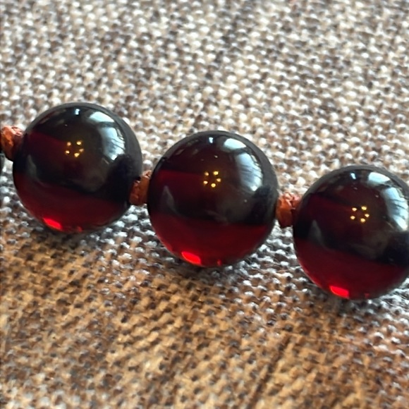 Cherry 🍒 red Bakelite necklace - Picture 2 of 5